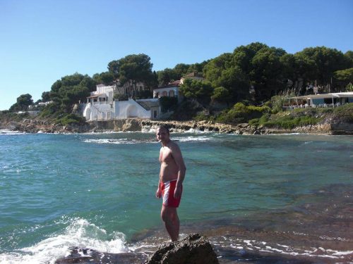 Looking for new girlfriend who likes to travel and wrestle