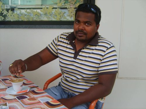 If any girls wanna know me just add me on your yahoo messenger: john202b@yaho...