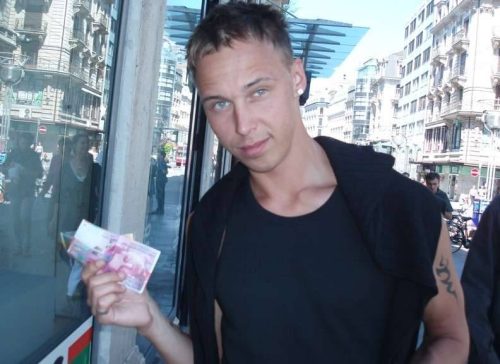 Mr. Funny guy with a lot of positive energy. Just want to find some soulmates...