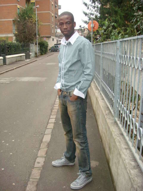 Am very   cool  guy looking for very cool  girl in my life