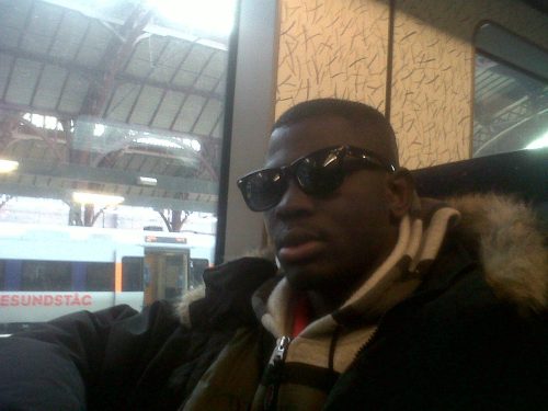 Am a tall, cool dark awesome looking dude, very jouvial, fun to be with.