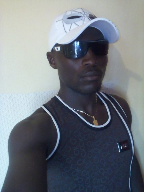 Someone who is humble and has a nice personality and serious about life n kno...
