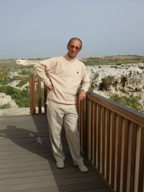 Age 40-50 years attractive slim and slender. Medium long hair. or shorter. Ki...