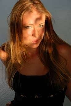 I'm kelly, single never married, born in Florida by british parent. Cool and ...