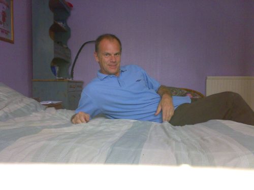 Hi am caring, loving and honest man with sense of humour, i like reading and ...