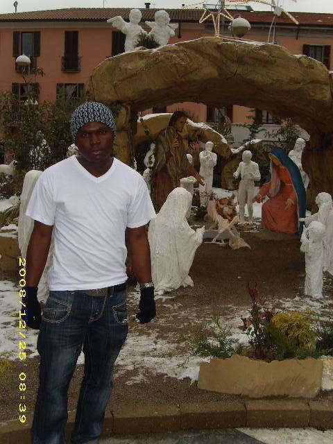 Am looking for a woman tha will love me and show me love