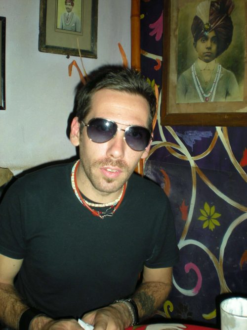 Hello i'm simone from italy and i'm here just to find a woman to love...i nev...
