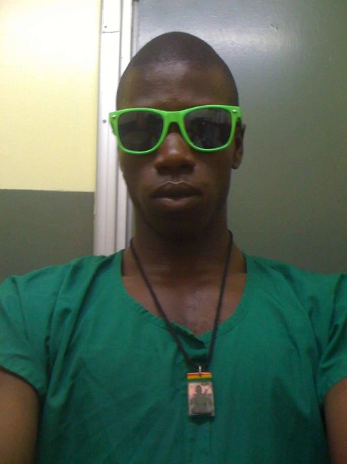 Am a guy who now how to treat a woman with love and respect. very jovial pers...