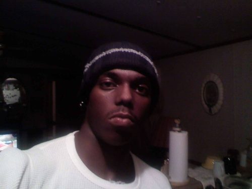 HI MY NAME IS ROMARLO IM LOOKING FOR THE SPECIAL GIRL OF MY LIFE
