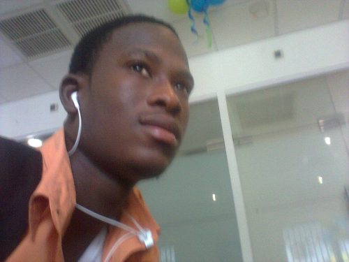 Am cool, God fearin, understandin, lovin, respect ect. And seachin foe a lady...
