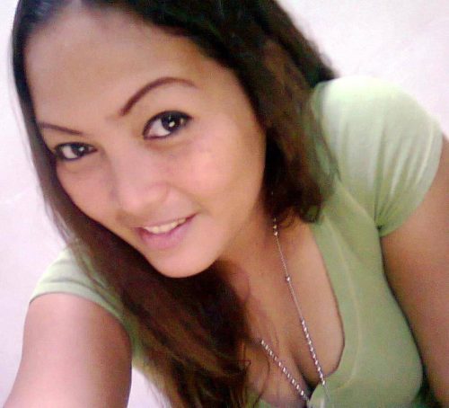 I am simple woman..quit....understanding....and loving and serious.... 

im l...