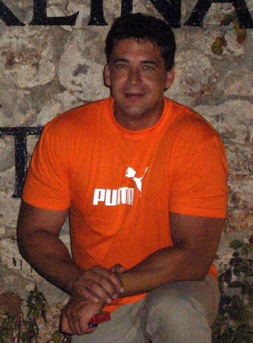 I am looking for a good looking girl (lady) with nice smile and big breasts