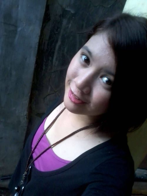 A typical type of girl. Simple and fun.. Easy to get along with and sweet :)