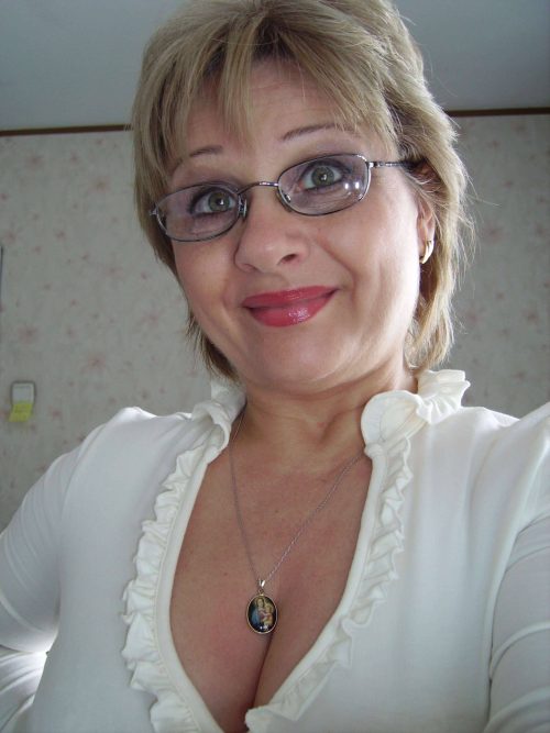 Sunt sociabila, simpatica, deschisa la nou.