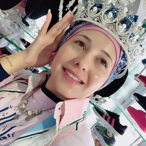 I am honest easy going woman, like to meet new people and make new friends ar...
